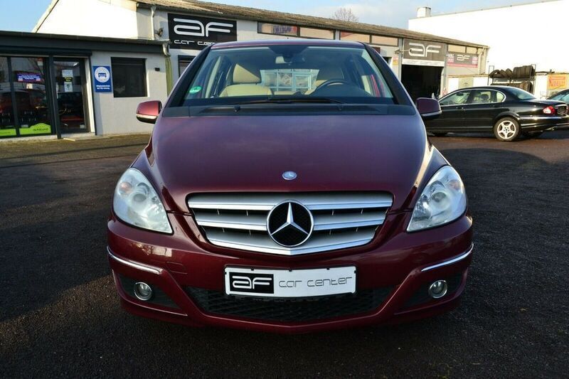 Gebraucht Mercedes B200 193 PS (141 kW) 2009 Rot metallic Van / Kleinbus