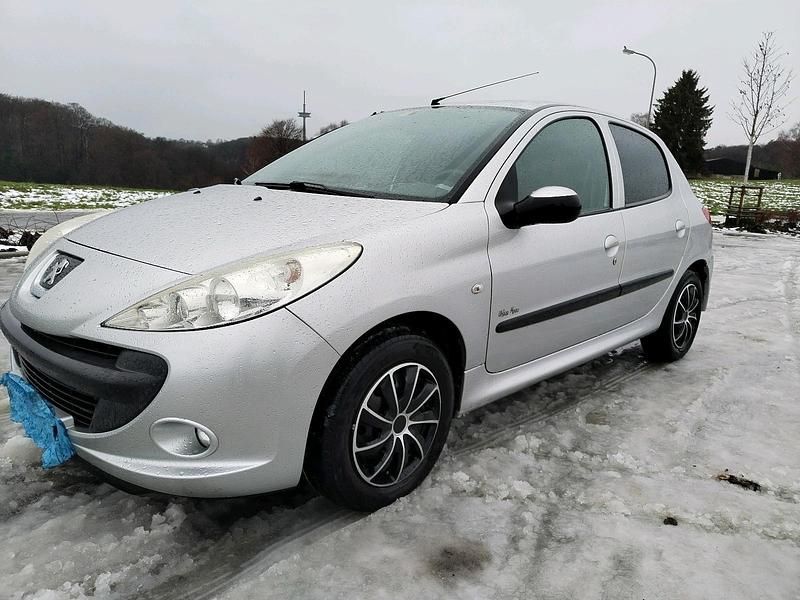 Gebraucht Peugeot 206+ 74 PS (54 kW) 2012 Grau Kleinwagen
