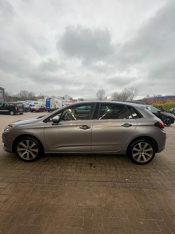 Gebraucht Citroën C4 Shine 131 PS (96 kW) 2016 Grau Kombi