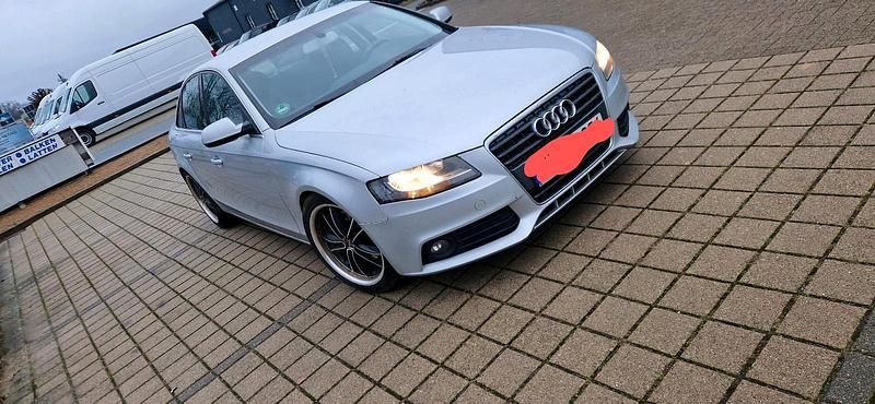 Silber Gebraucht 2010 Audi A4 Limousine | 4.800 € (Guter Preis) - Bild 1/4