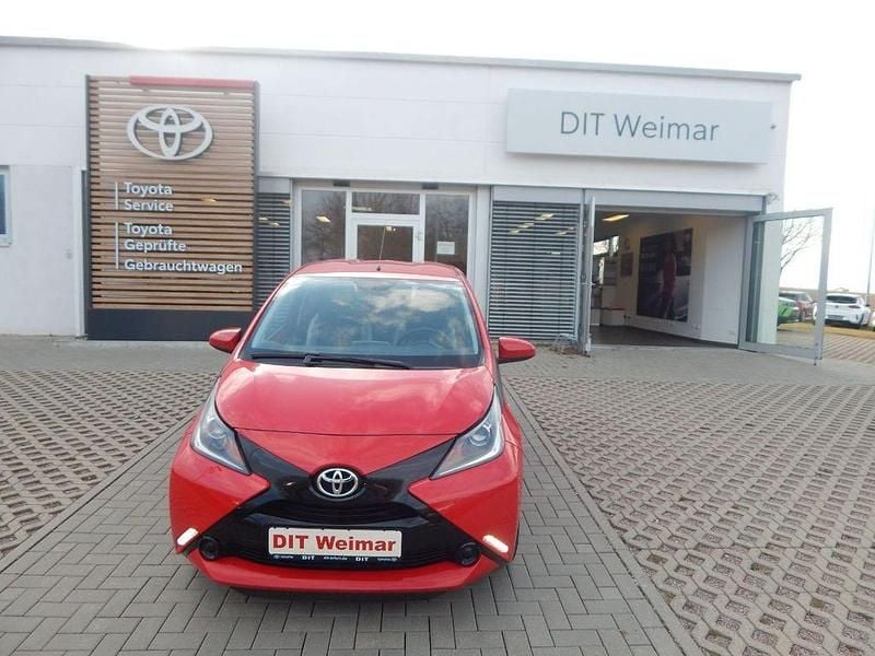 Gebraucht Toyota Aygo X-play 69 PS (50 kW) 2015 Super red 5 Kleinwagen