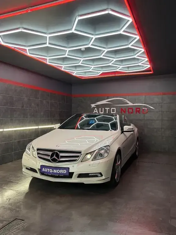 Gebraucht Mercedes E350 292 PS (214 kW) 2011 Weiß Cabrio