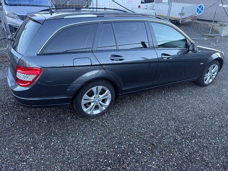 Gebraucht Mercedes C200 136 PS (100 kW) 2010 Grau Limousine