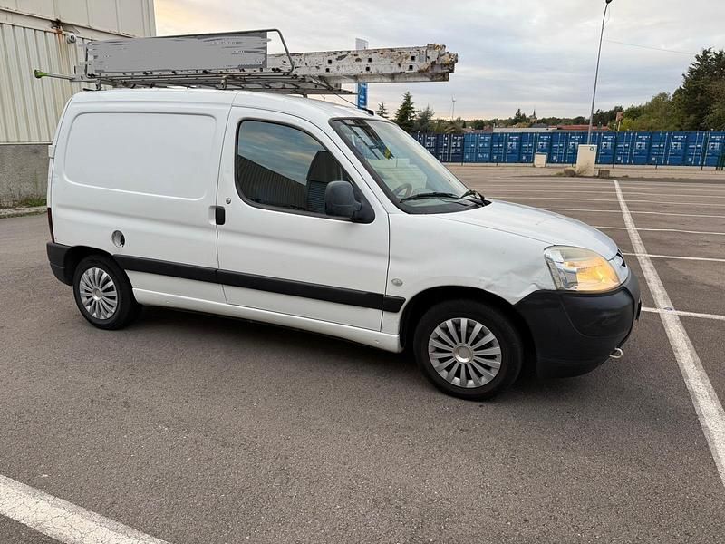 Weiß Gebraucht 2004 Peugeot Partner Van | 1.790 € (Fairer Preis) - Bild 1/4