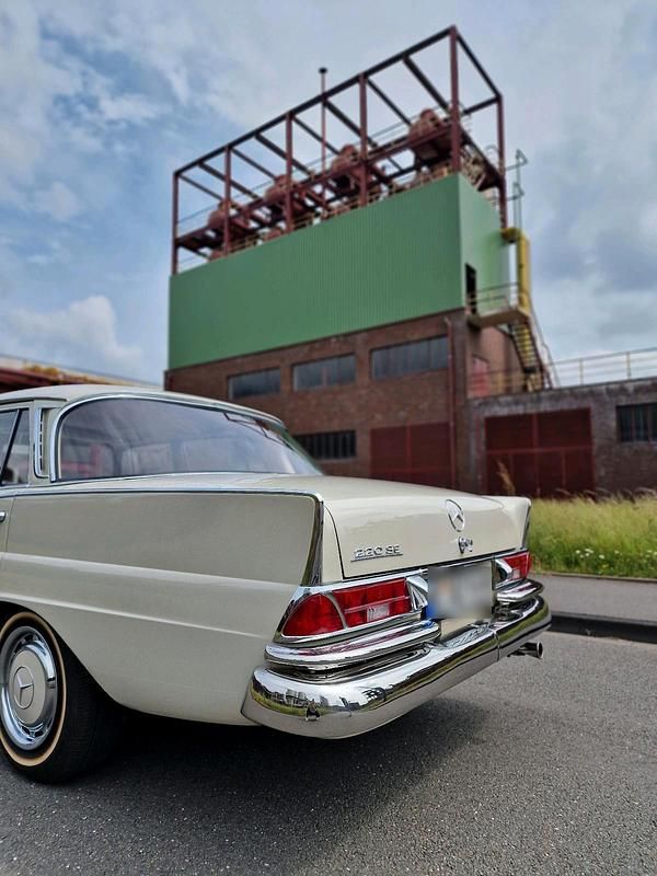 Gebraucht Mercedes 220 120 PS (88 kW) 1963 Beige Limousine