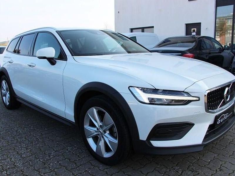 Gebraucht Volvo V60 CC 197 PS (144 kW) 2021 Weiß Kombi