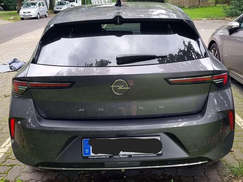 Grau Gebraucht 2023 Opel Astra Elegance Limousine | 22.299 € (Guter Preis) - Bild 1/4