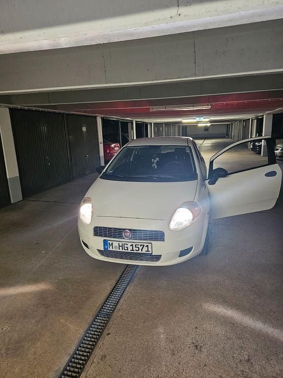Weiß Gebraucht 2009 Fiat Punto Evo Active Kleinwagen | 2.600 € (Fairer Preis) - Bild 1/4