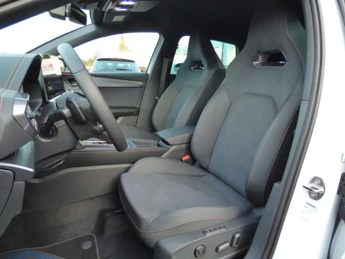 Neu Cupra Leon VZ 300 PS (220 kW) 2025 Weiß Limousine