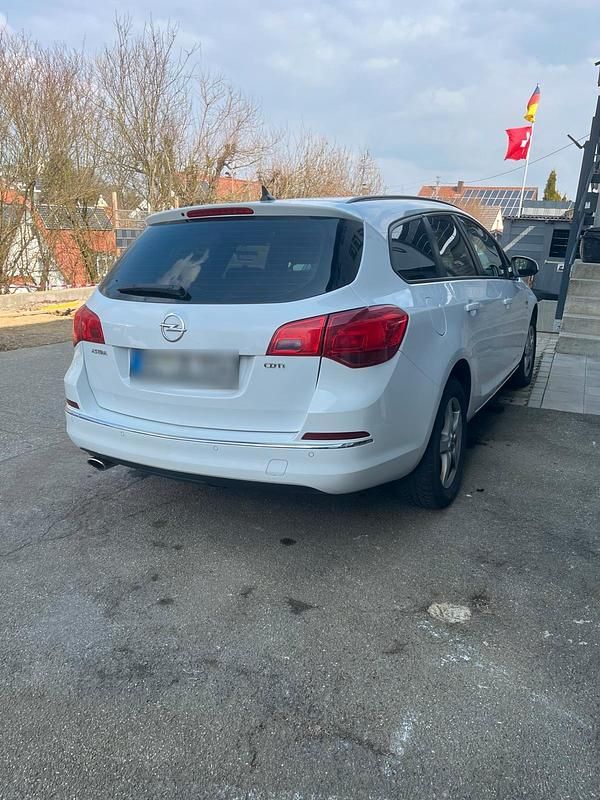 Gebraucht Opel Astra 165 PS (121 kW) 2014 Weiß Kombi