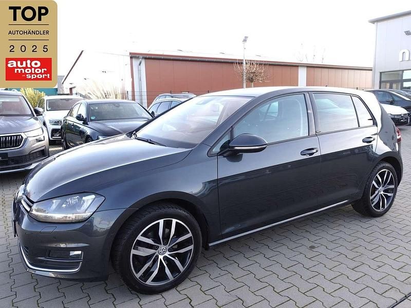 Carbon steel grey metallic Gebraucht 2016 VW Golf VII Allstar Kleinwagen | 11.480 € (Fairer Preis) - Bild 1/4