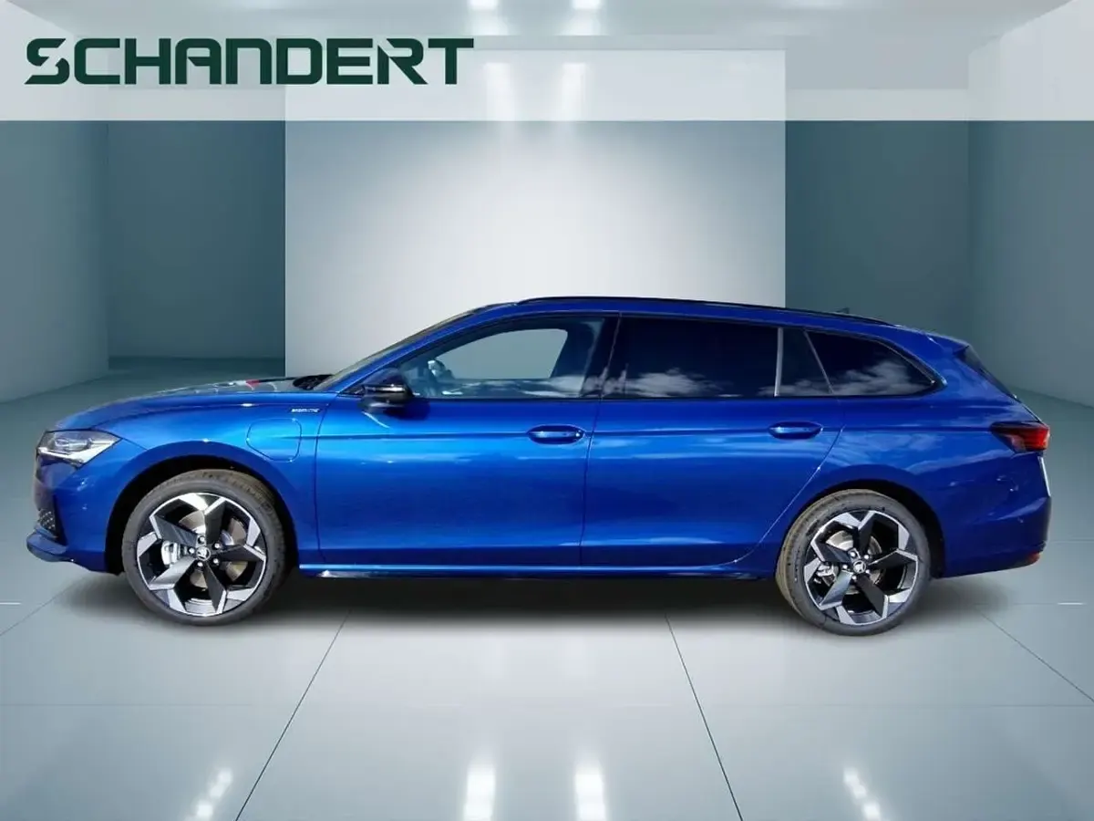 Neu Skoda Superb SportLine 204 PS (150 kW) 2026 Cobalt blau metallic Kombi