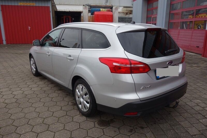 Gebraucht Ford Focus Titanium 125 PS (91 kW) 2018 Silber Limousine