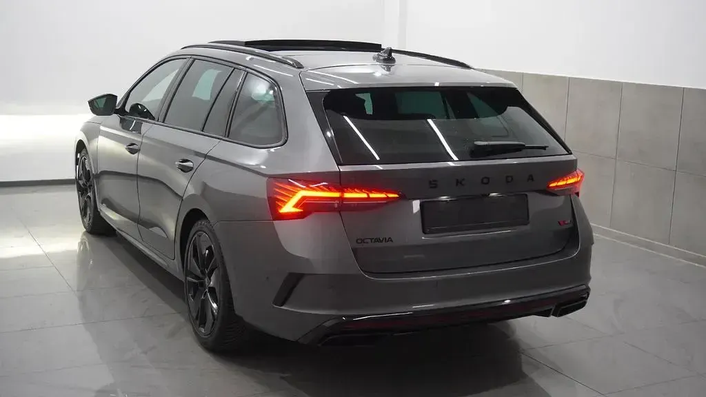 Gebraucht Skoda Octavia RS 265 PS (194 kW) 2025 Grau Limousine