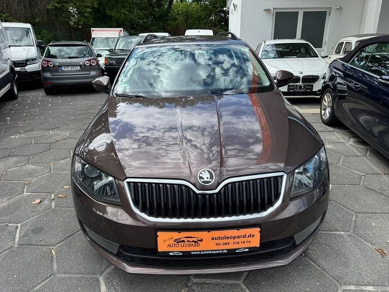 Braun Gebraucht 2013 Skoda Octavia Elegance Kombi | 7.490 € (Fairer Preis) - Bild 1/4