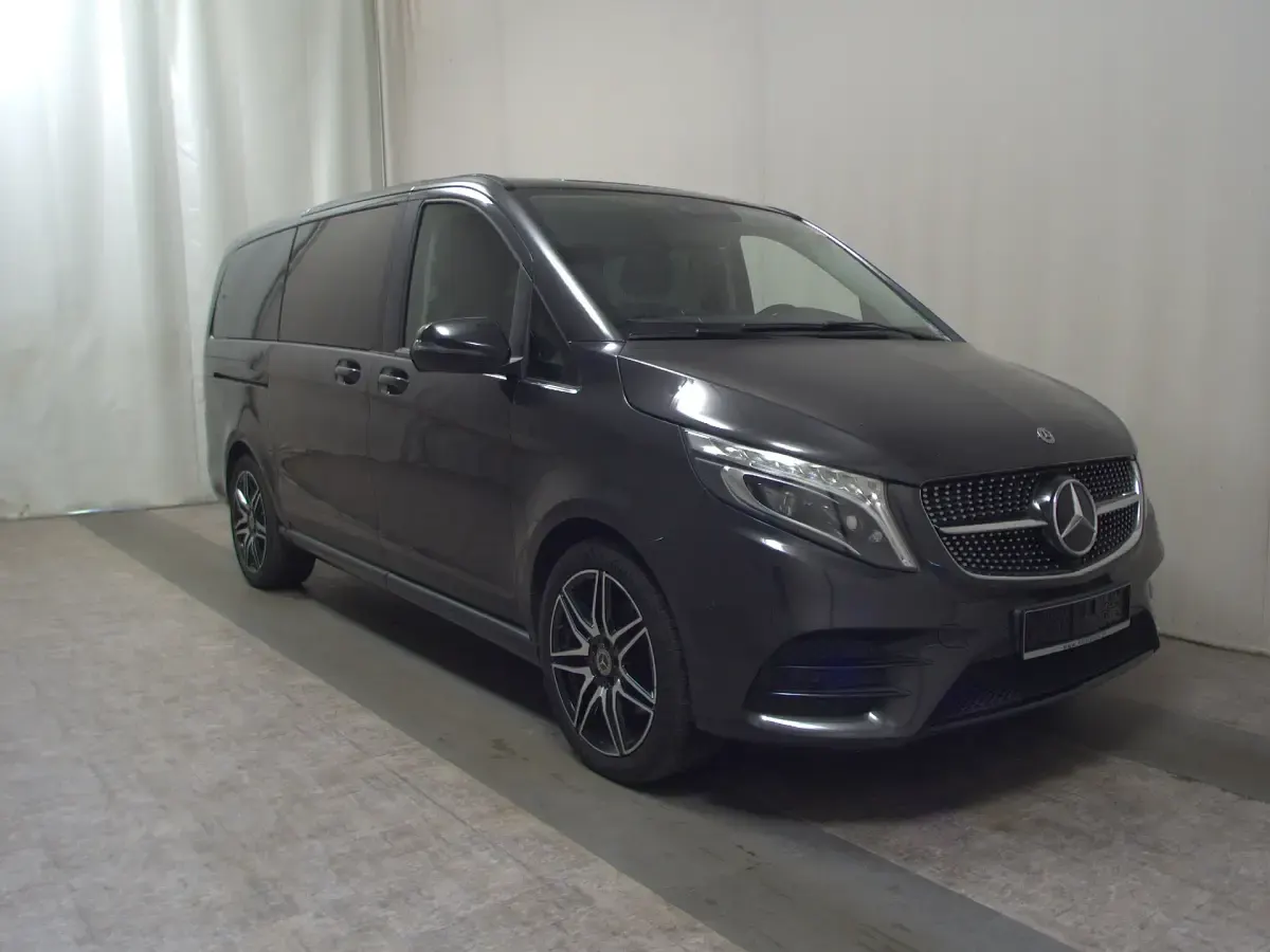 Gebraucht Mercedes V220 AMG line 163 PS (119 kW) 2021 Grau Van / Kleinbus