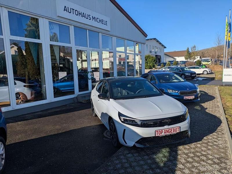 Weiss/ dach schwarz lackierung Neu 2025 Opel Corsa Kleinwagen | 18.980 € - Bild 1/2