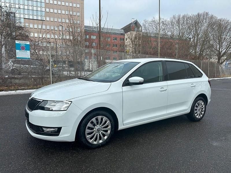 Gebraucht Skoda Rapid Ambition 95 PS (69 kW) 2018 Weiß Kleinwagen