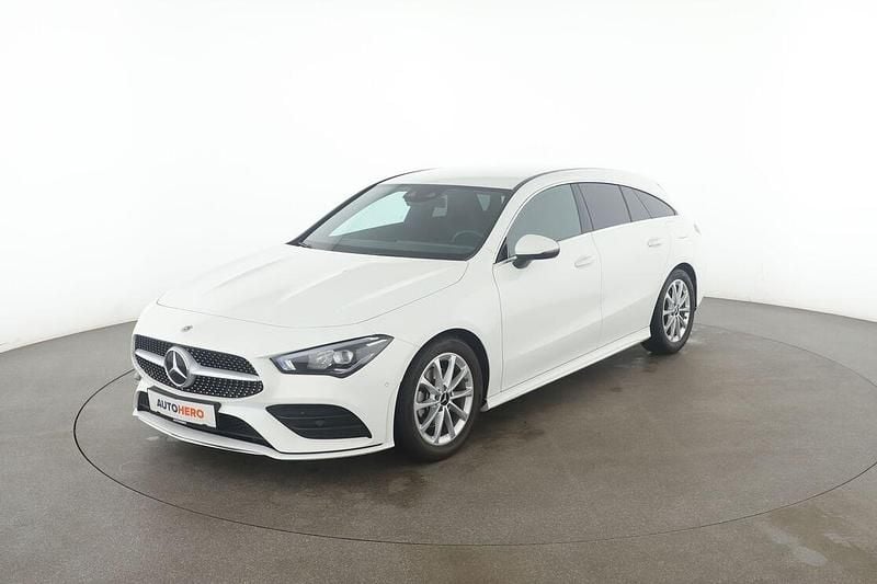 Weiß Gebraucht 2022 Mercedes CLA200 Shooting Brake AMG line Kombi | 29.460 € (Guter Preis) - Bild 1/3