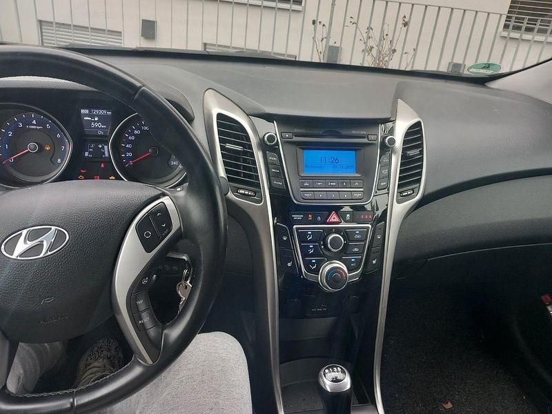 Schwarz Gebraucht 2014 Hyundai i30 Classic Limousine | 5.800 € (Guter Preis) - Bild 1/3