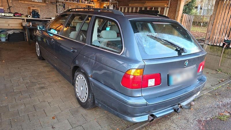 Gebraucht BMW 525 192 PS (141 kW) 2001 Grau Kombi