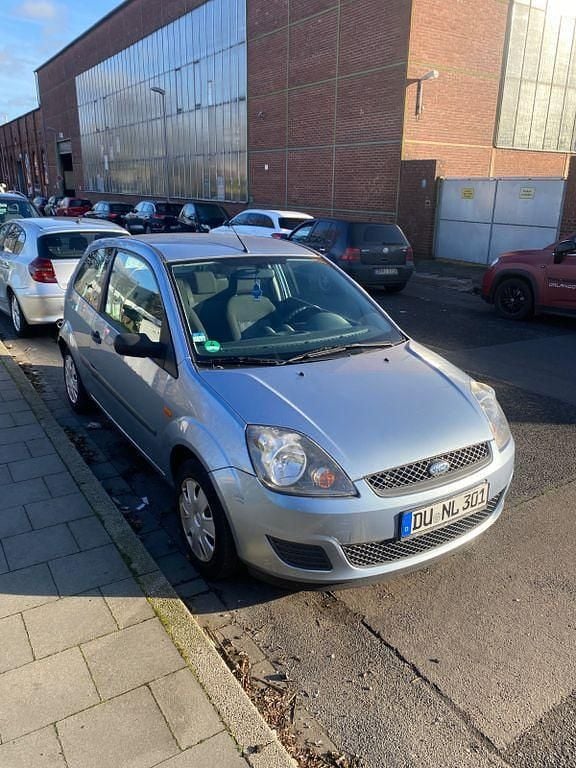 Gebraucht Ford Fiesta Ambiente 80 PS (58 kW) 2007 Blau Kleinwagen