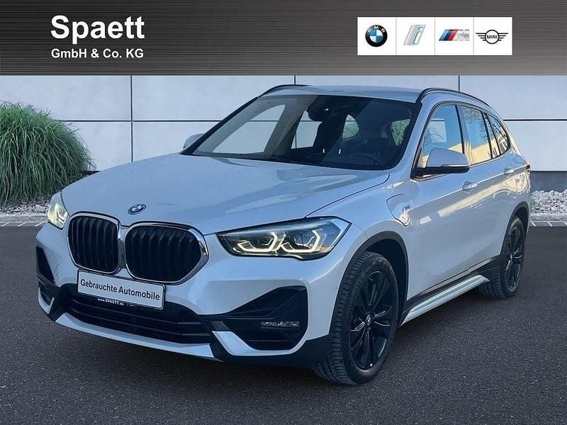 Mineralweiß Gebraucht 2022 BMW X1 Sport Line SUV | 25.700 € (Fairer Preis) - Bild 1/4