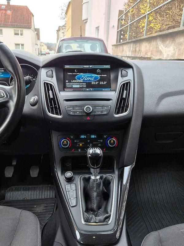 Gebraucht Ford Focus 116 PS (85 kW) 2015 Grau Kombi