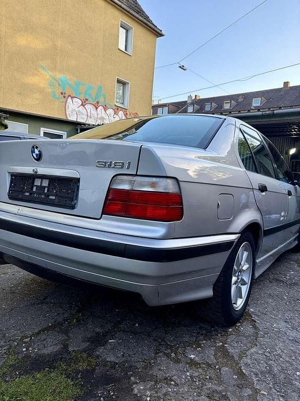 Gebraucht BMW 318 116 PS (85 kW) 1998 Limousine