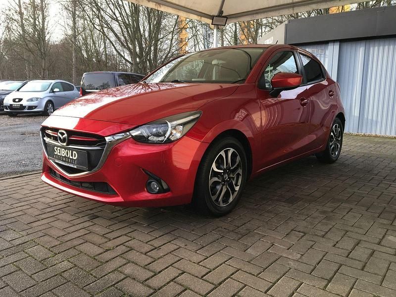 Rot Gebraucht 2016 Mazda 2 Sports-Line Kleinwagen | 13.480 € (Fairer Preis) - Bild 1/4