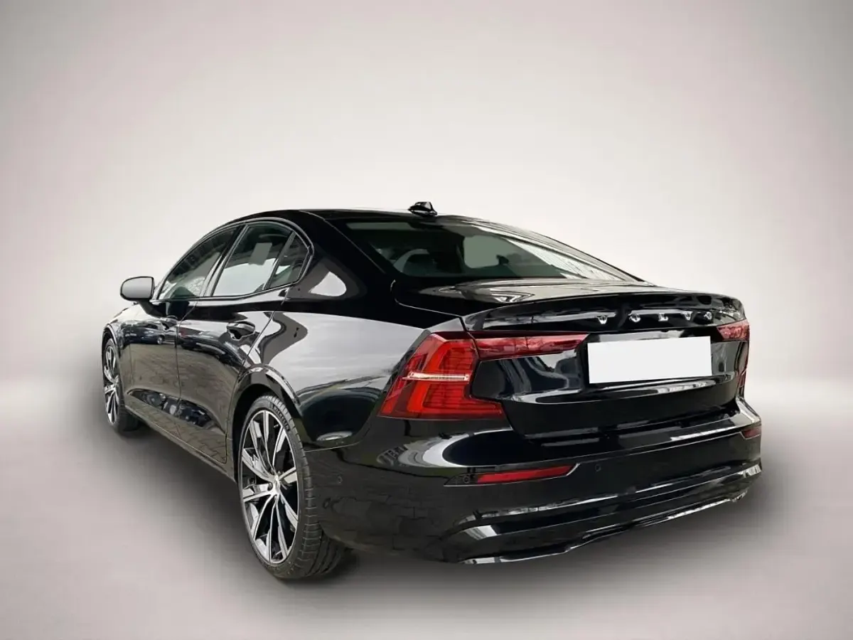 Gebraucht Volvo S60 Ultimate 250 PS (183 kW) 2023 Manufacturer Limousine