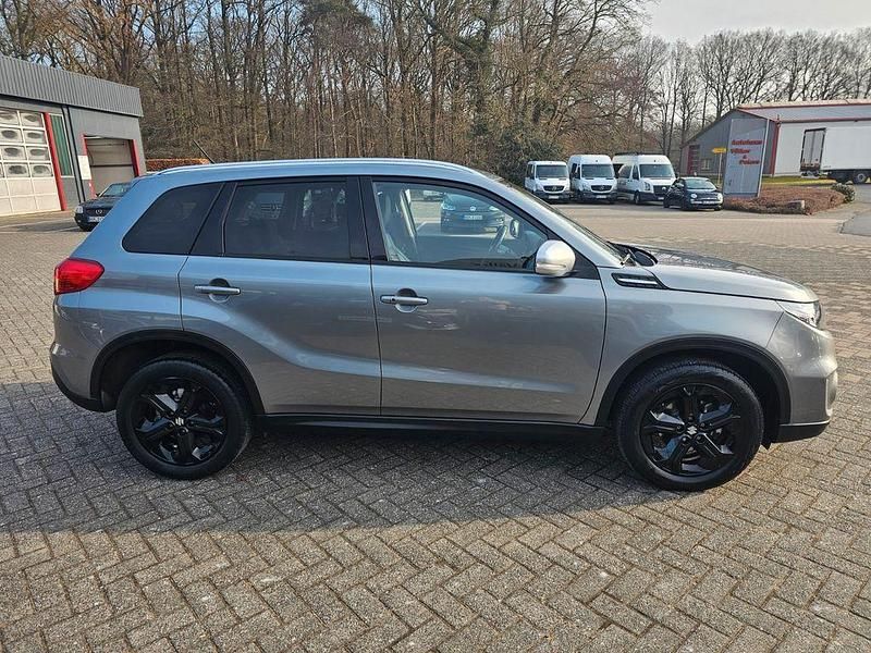 Gebraucht Suzuki Vitara 140 PS (102 kW) 2017 Grau SUV