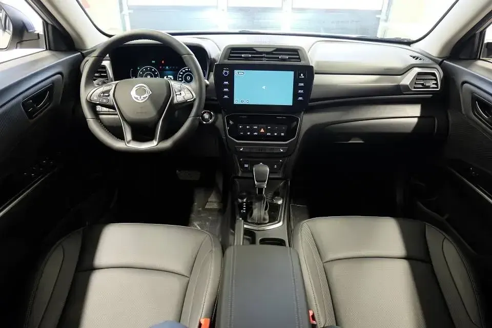 Neu KGM Tivoli 163 PS (119 kW) 2026 Braun SUV