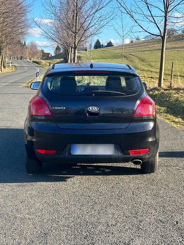 Second-hand Kia ProCeed 125 CP (91 kW) 2011 Negru Berlinǎ