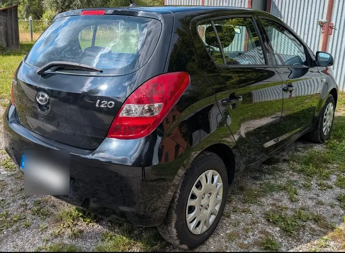 Gebraucht Hyundai i20 75 PS (55 kW) 2011 Schwarz Kleinwagen