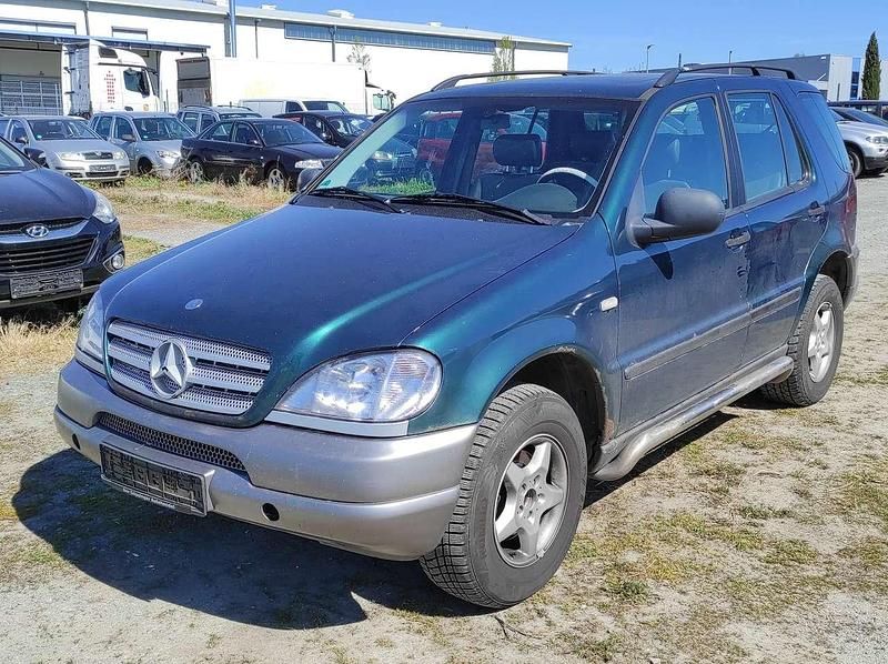 Gebraucht Mercedes ML320 218 PS (160 kW) 1999 Grün SUV