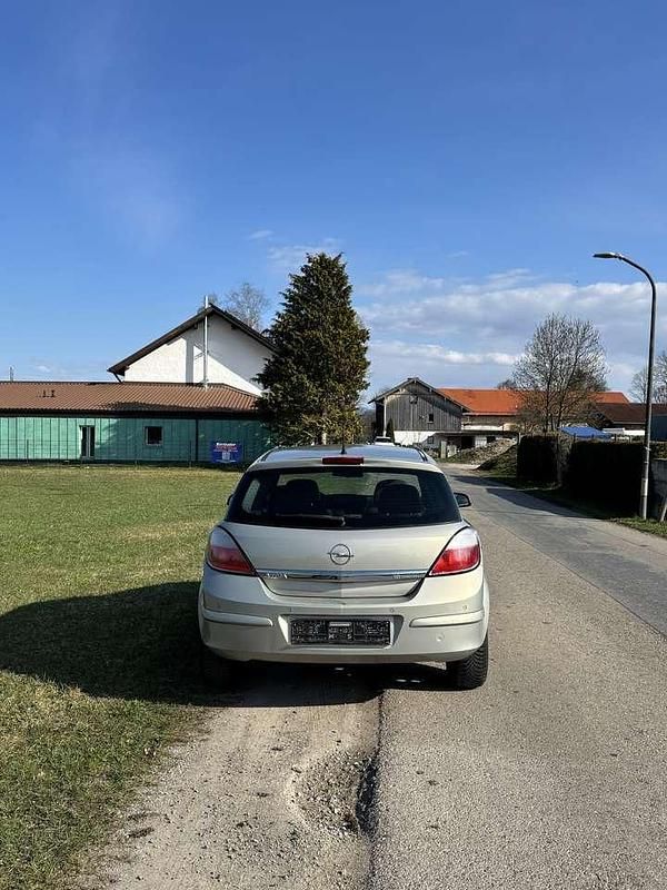 Gebraucht Opel Astra 105 PS (77 kW) 2005 Limousine