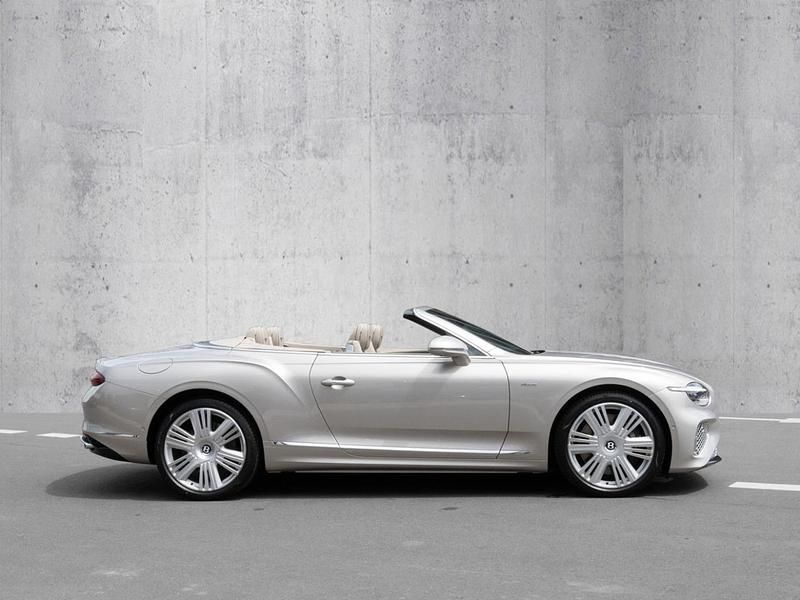 Gebraucht Bentley Continental 680 PS (500 kW) 2025 Silver storm Limousine