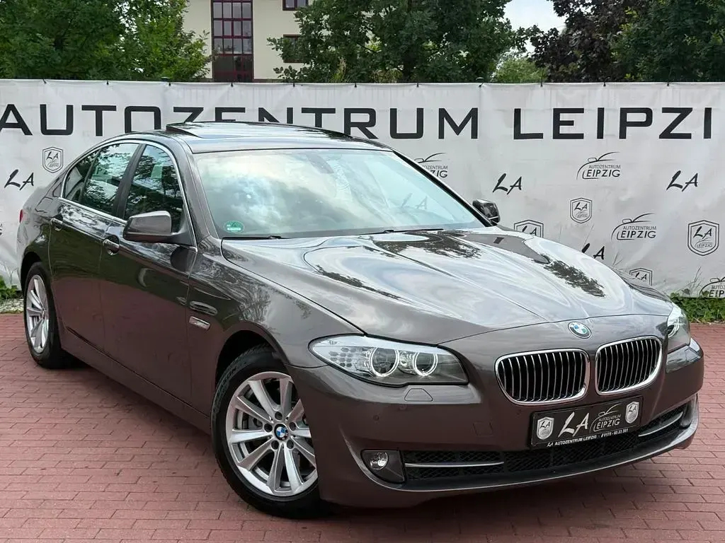 Gebraucht BMW 520 184 PS (135 kW) 2012 Braun Limousine