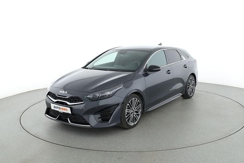 Grau Gebraucht 2023 Kia ProCeed GT-Line Kleinwagen | 28.240 € (Fairer Preis) - Bild 1/3