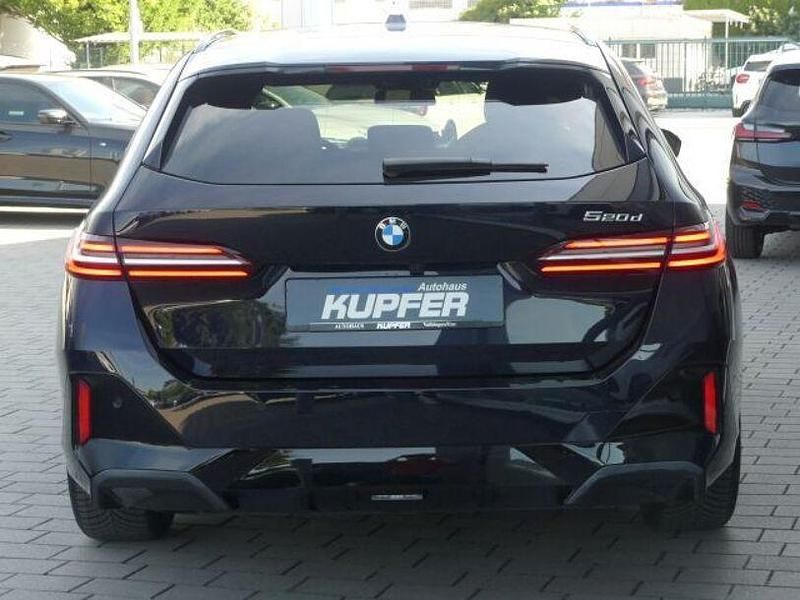Gebraucht BMW 520 Performance 197 PS (144 kW) 2024 Saphirschwarz Kombi