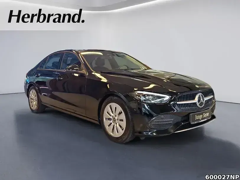 Gebraucht Mercedes C180 170 PS (125 kW) 2023 Unilack schwarz uni Limousine