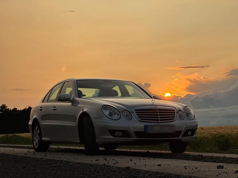 Gebraucht Mercedes E200 184 PS (135 kW) 2007 Silber Limousine
