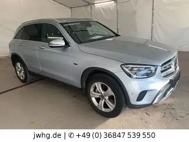 Gebraucht Mercedes GLC300e 306 PS (225 kW) 2021 Hightech silber SUV