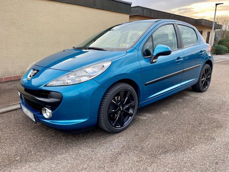 Blau Gebraucht 2009 Peugeot 207 Tendance Limousine | 4.100 € (Etwas zu teuer) - Bild 1/4