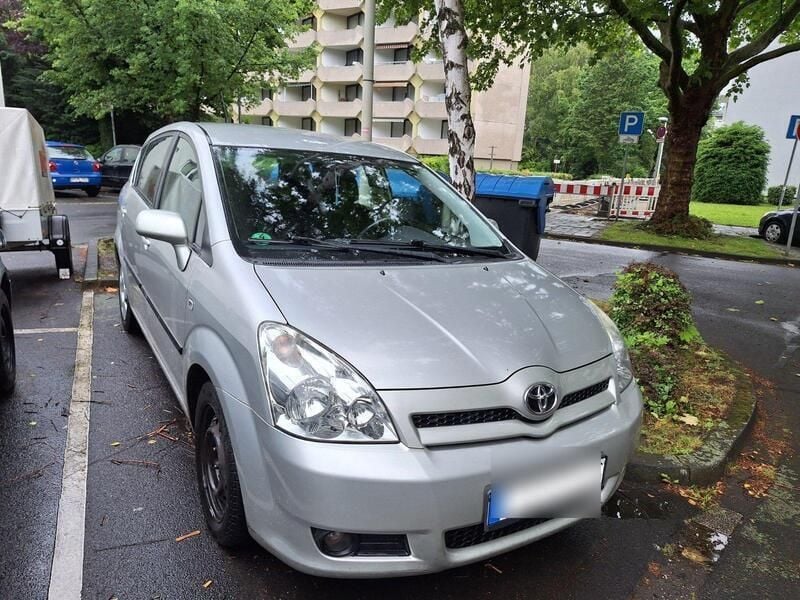 Grau Gebraucht 2006 Toyota Corolla Verso Van / Kleinbus | 5.900 € (Fairer Preis) - Bild 1/4