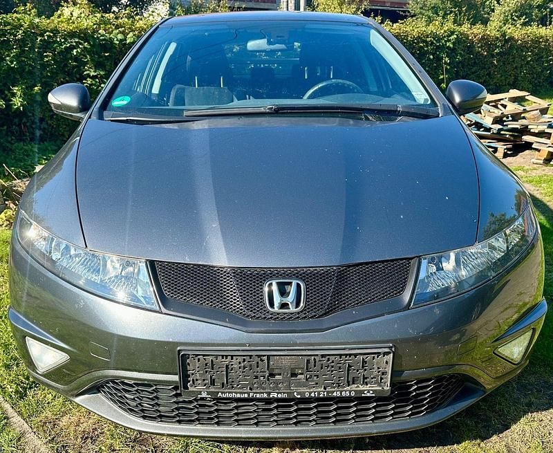 Grau Gebraucht 2011 Honda Civic S Limousine | 5.999 € (Fairer Preis) - Bild 1/4