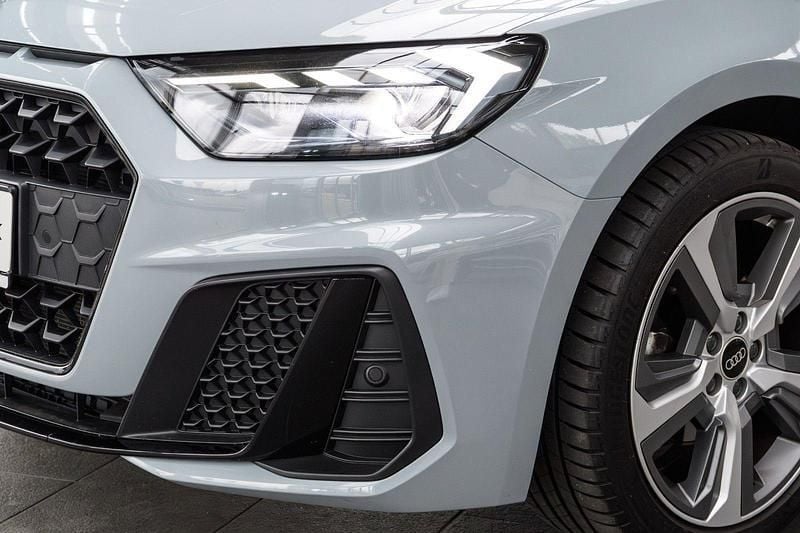 Grau metallic Gebraucht 2022 Audi A1 Competition Kleinwagen | 28.030 € (Etwas zu teuer) - Bild 1/4