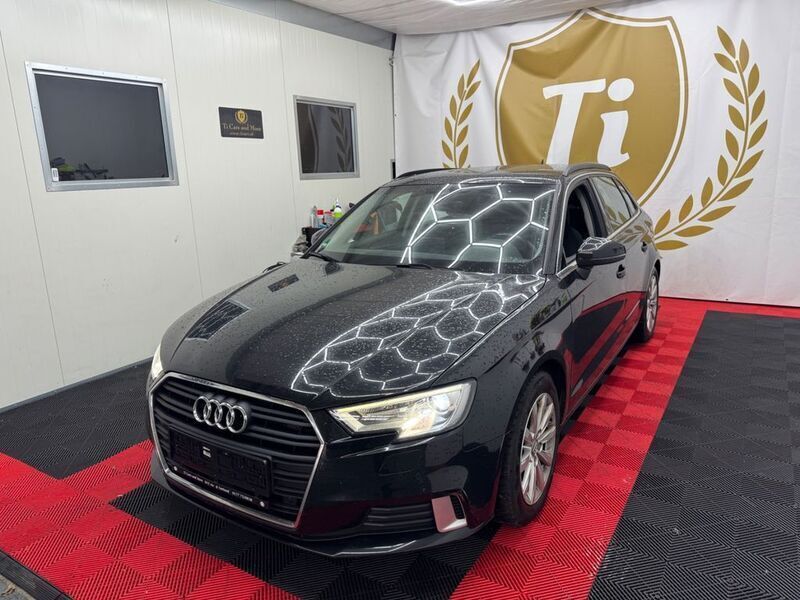 Mythosschwarz metallic Gebraucht 2017 Audi A3 Sportback S-Line Limousine | 11.999 € (Fairer Preis) - Bild 1/4