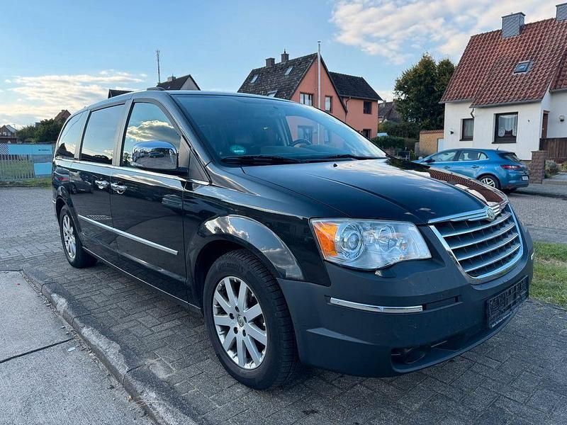 Schwarz Gebraucht 2010 Chrysler Grand Voyager Limited Van / Kleinbus | 4.990 € (Superpreis) - Bild 1/4